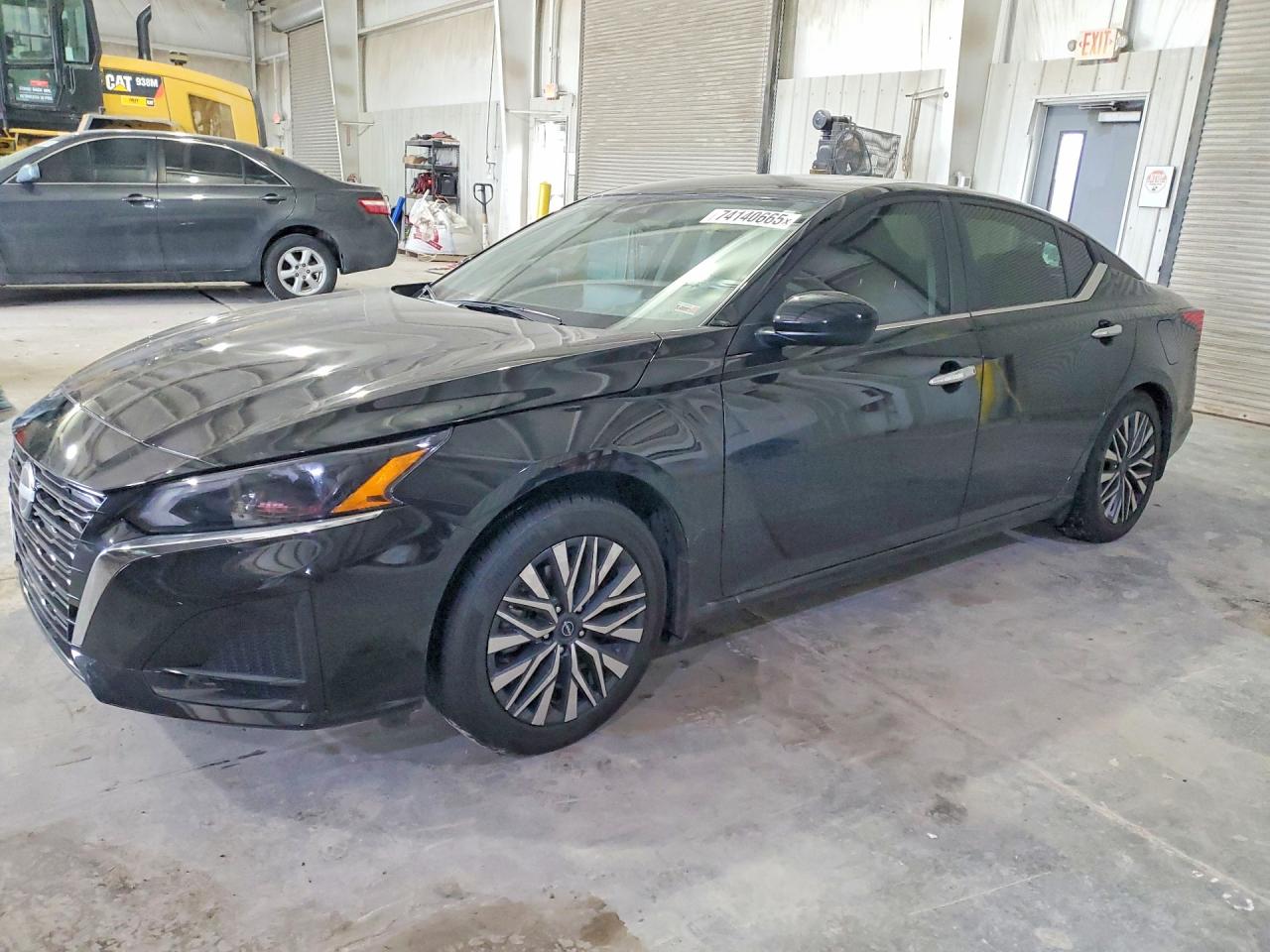 Salvage Nissan Altima Image