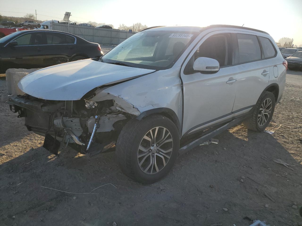 Salvage Mitsubishi Outlander Image
