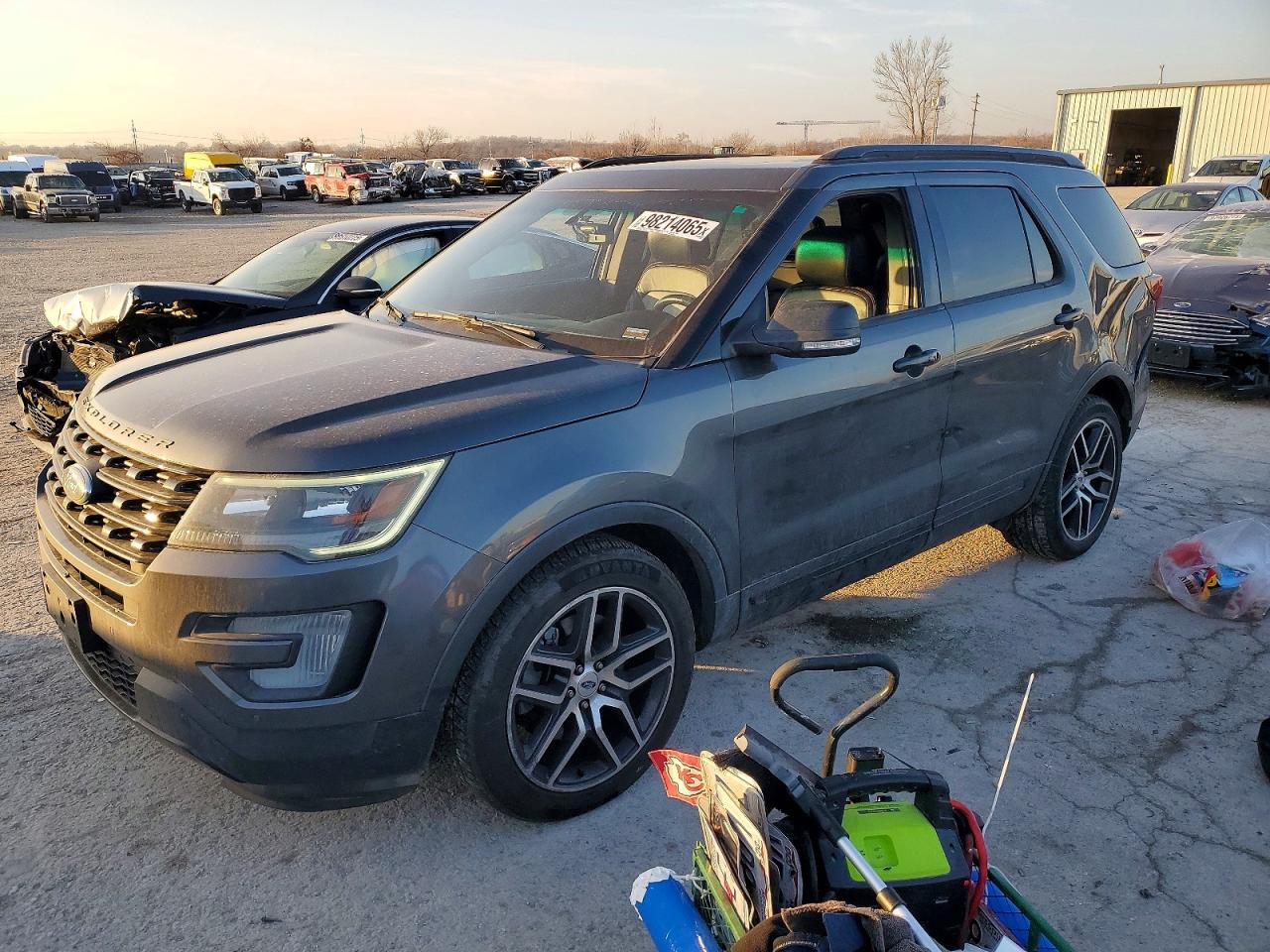 Salvage Ford Explorer Image