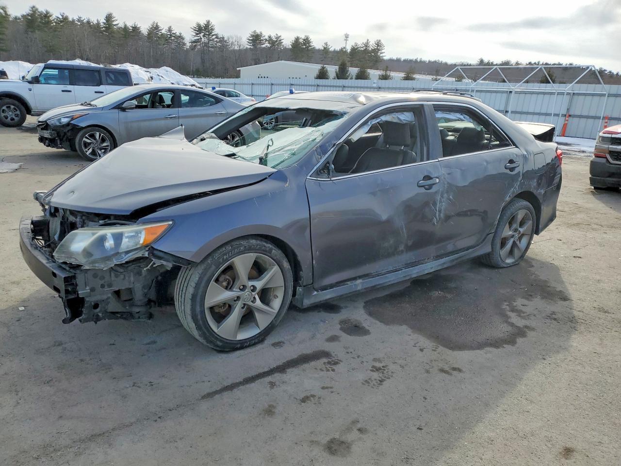 Salvage Toyota Camry Image