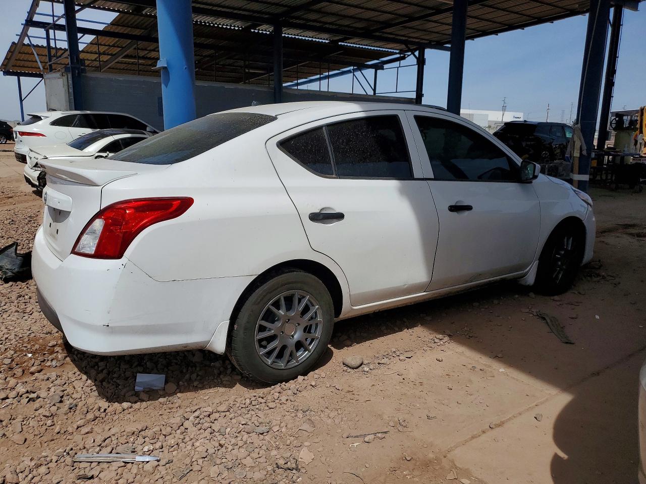 Nissan Versa 1.6 S Plus