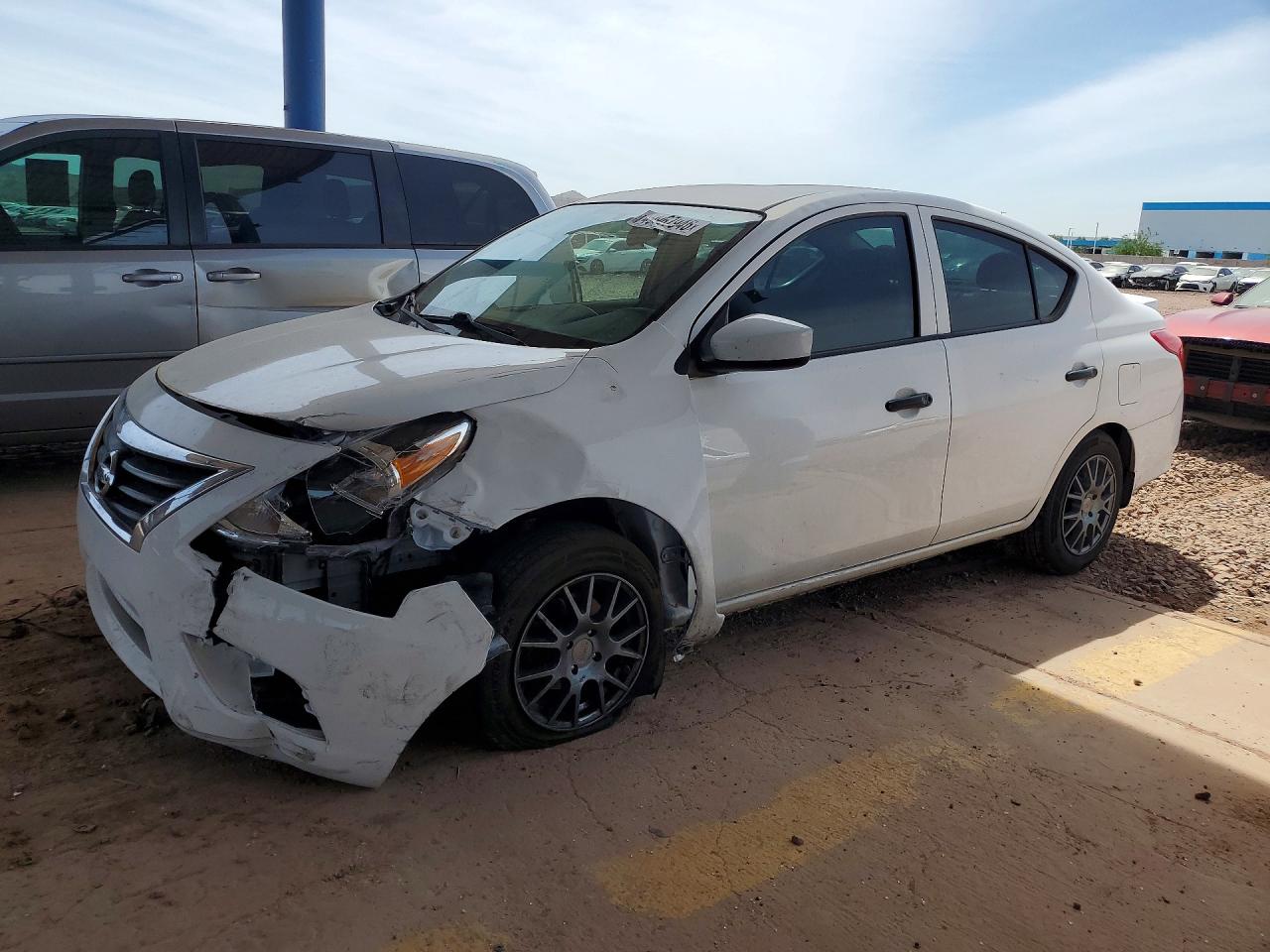 Salvage Nissan Versa Image