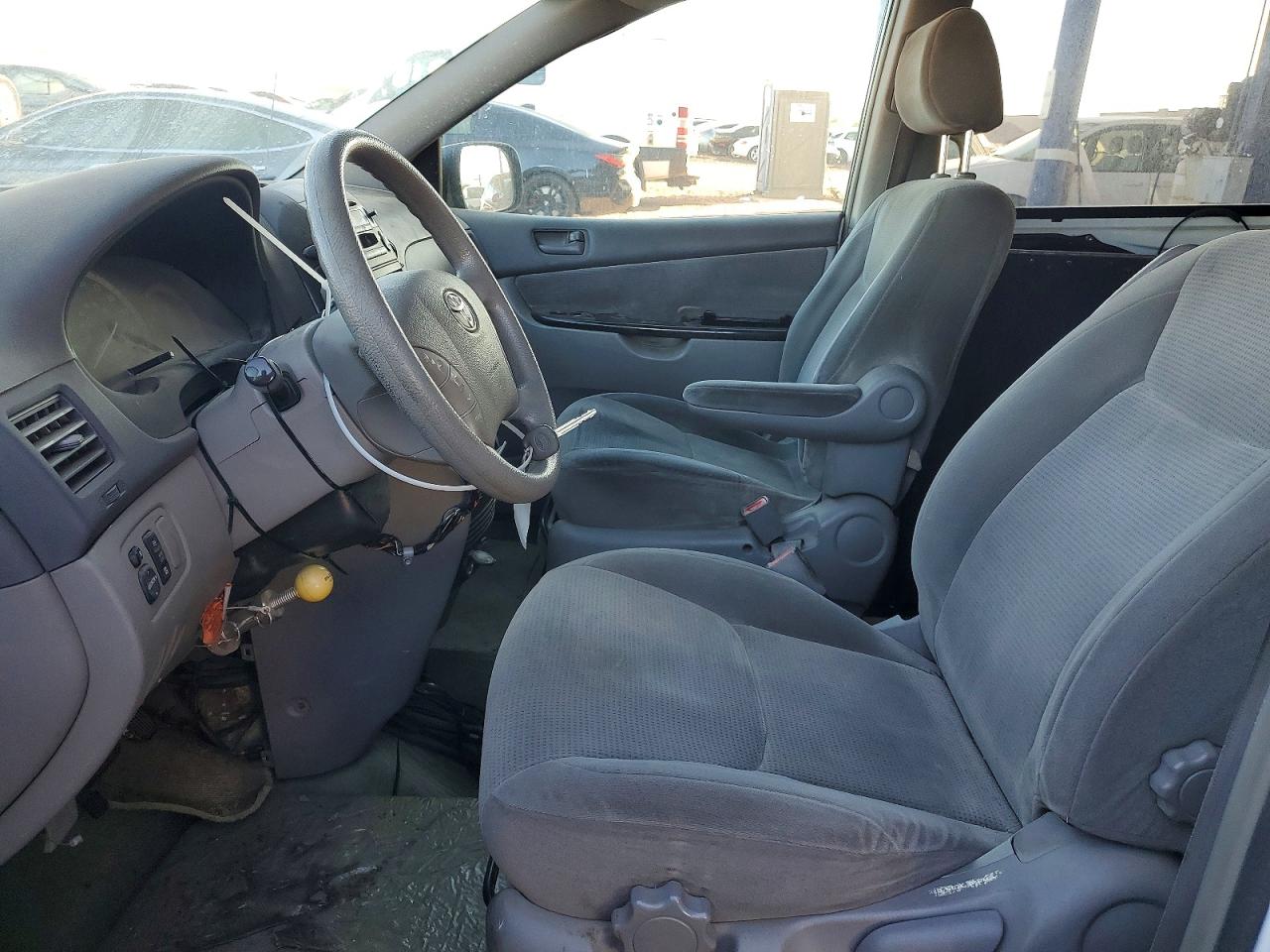 Toyota Sienna Ce