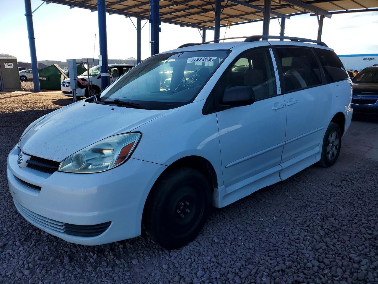 Salvage Toyota Sienna Image