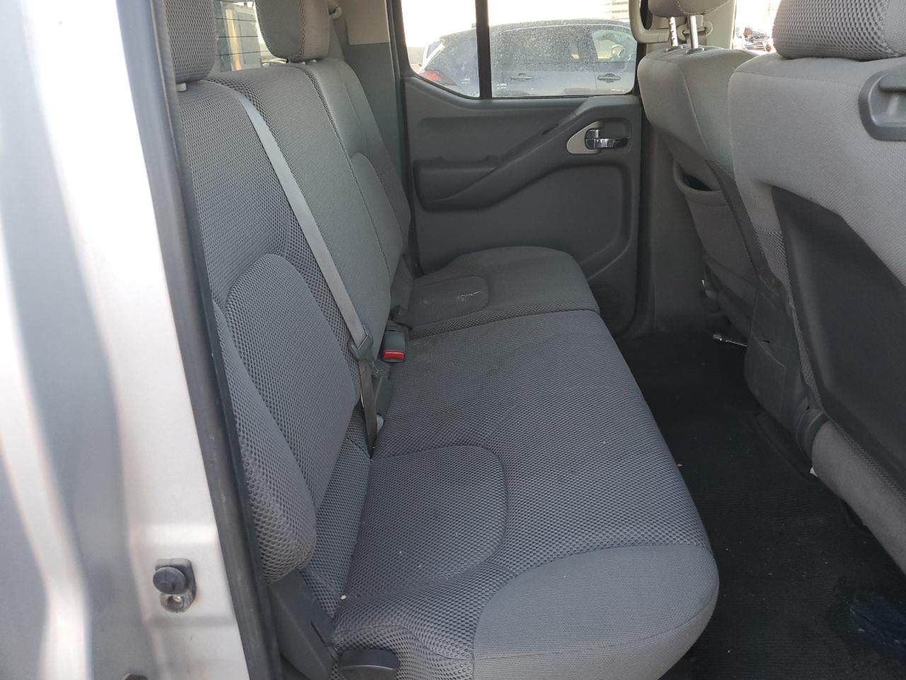Nissan Frontier Se V6