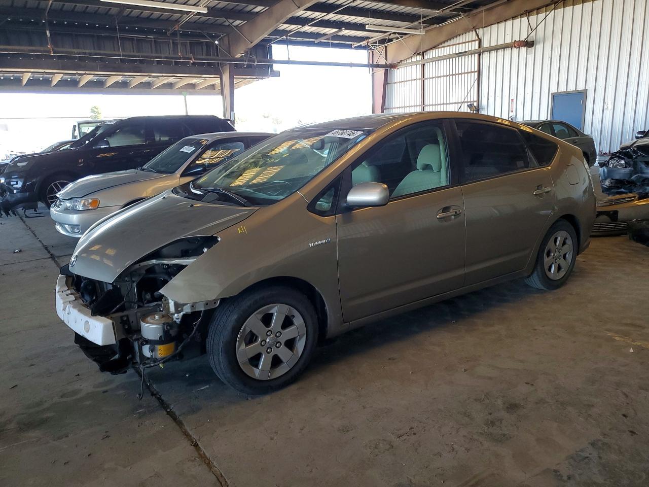 Salvage Toyota Prius Image