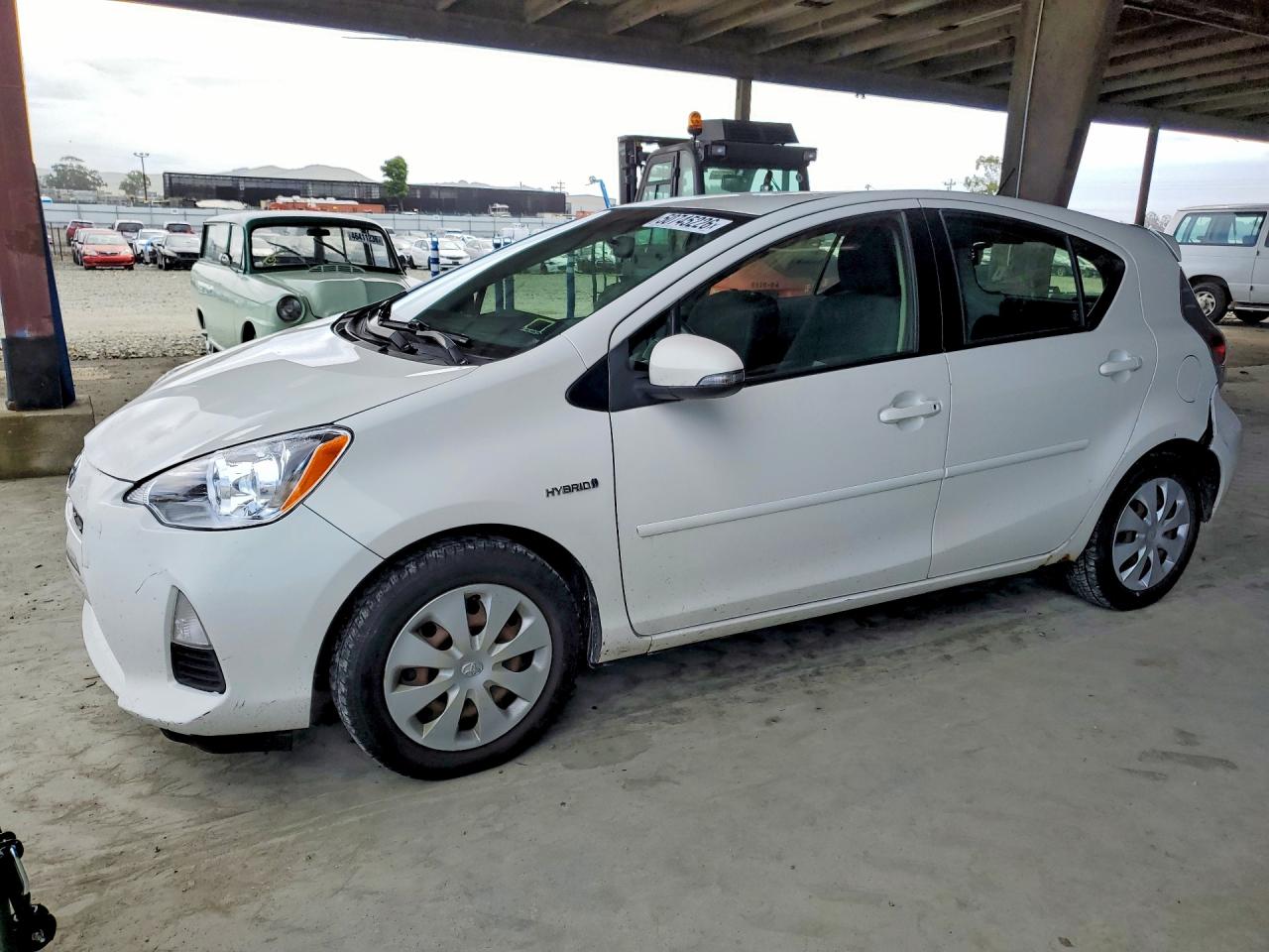 Salvage Toyota Prius Image