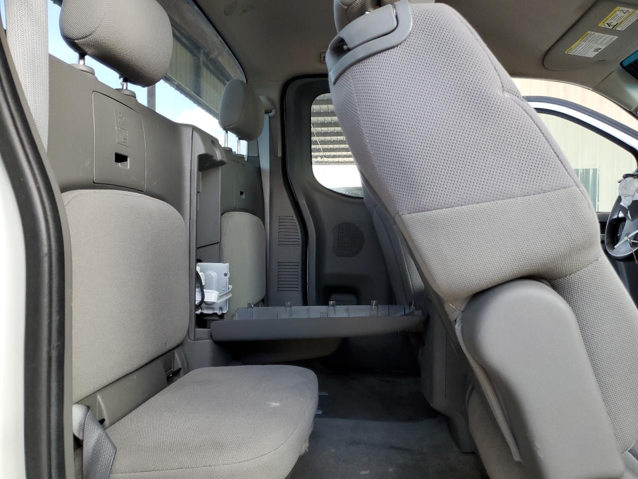 Nissan Frontier S