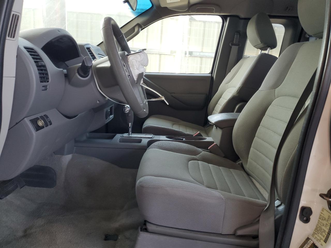 Nissan Frontier S