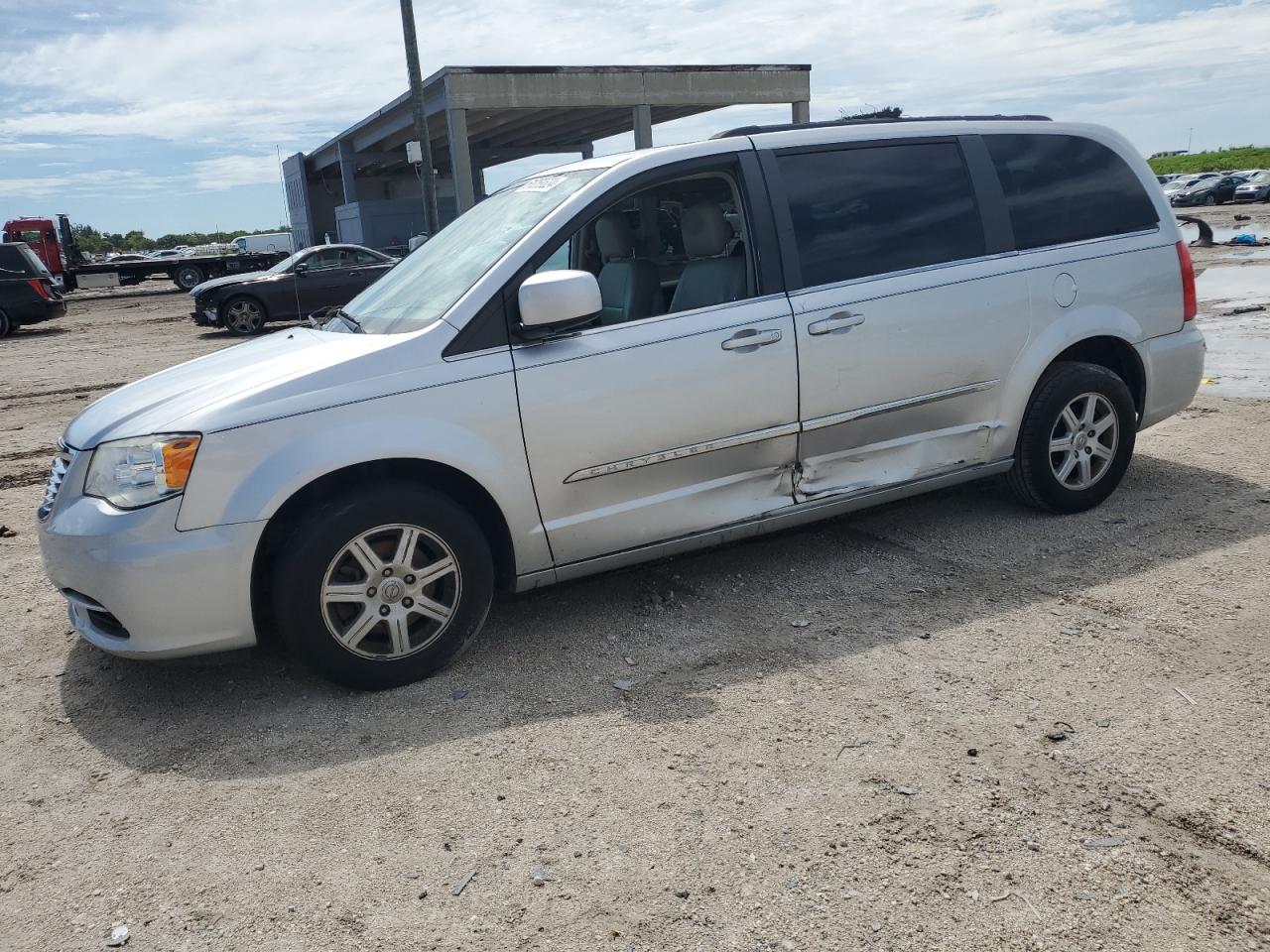 Salvage Chrysler Minivan Image
