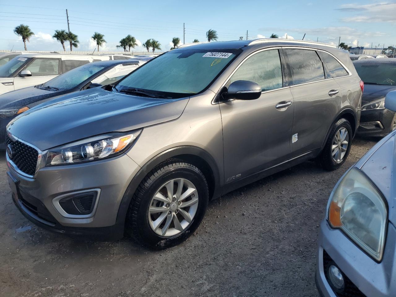 Salvage Kia Sorento Image