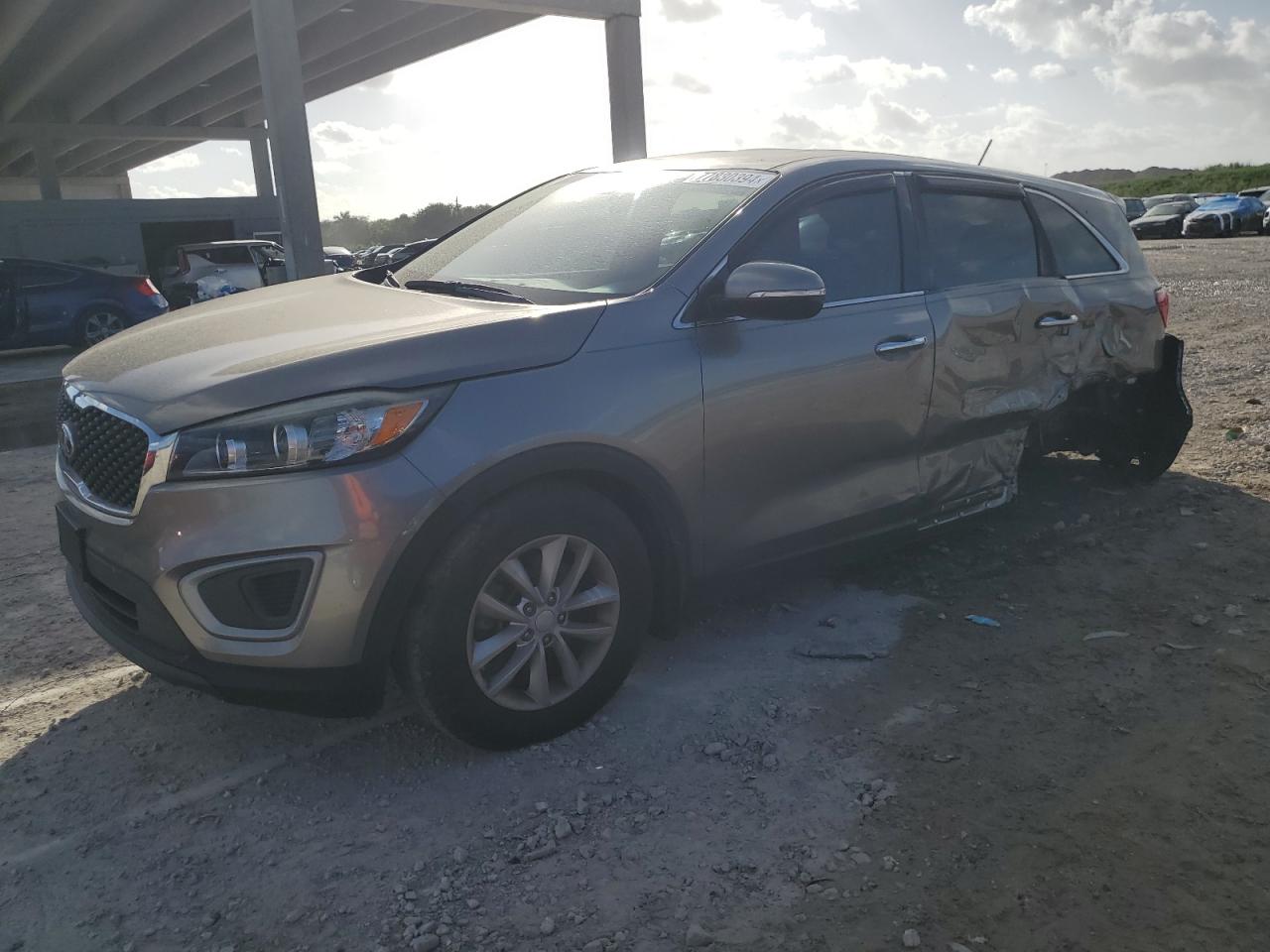 Salvage Kia Sorento Image