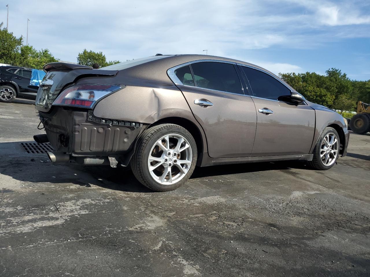 Nissan Maxima S
