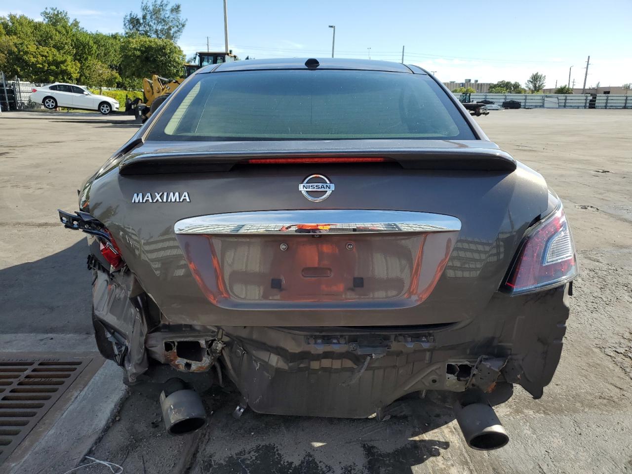 Nissan Maxima S
