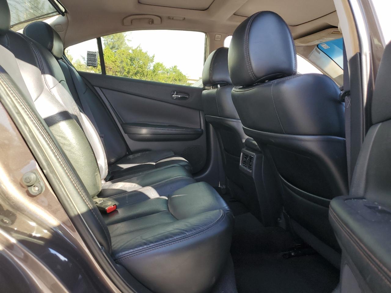 Nissan Maxima S