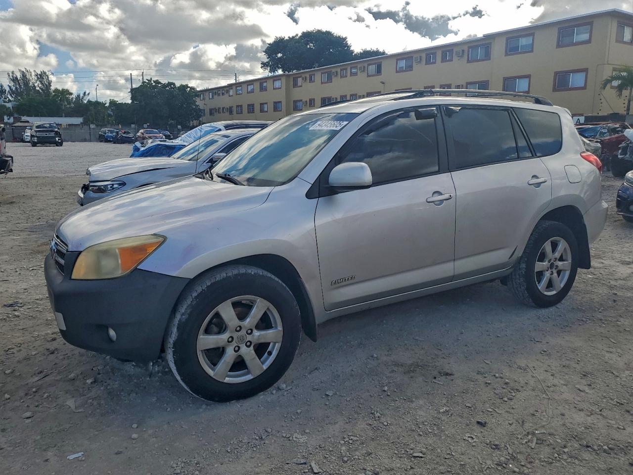 Salvage Toyota RAV4 Image