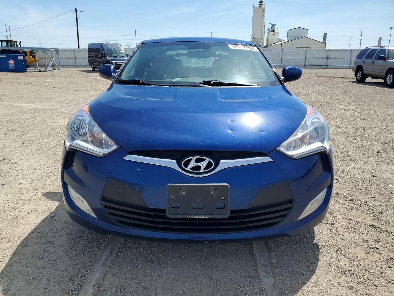 Hyundai VELOSTER Base