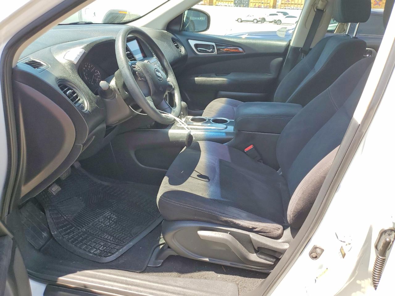 Nissan Pathfinder S