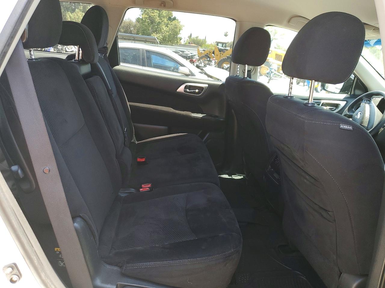Nissan Pathfinder S