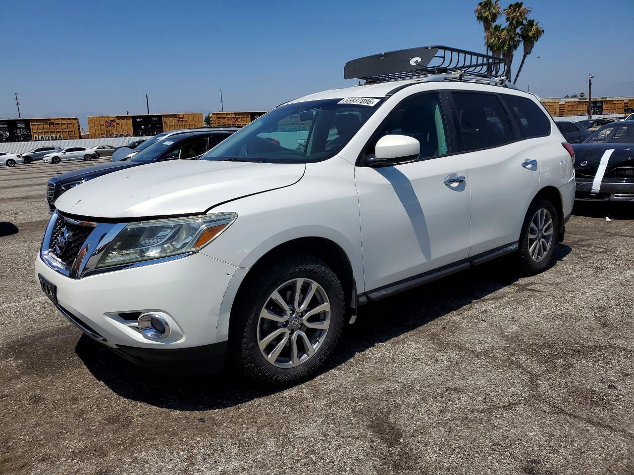 Salvage Nissan Pathfinder Image