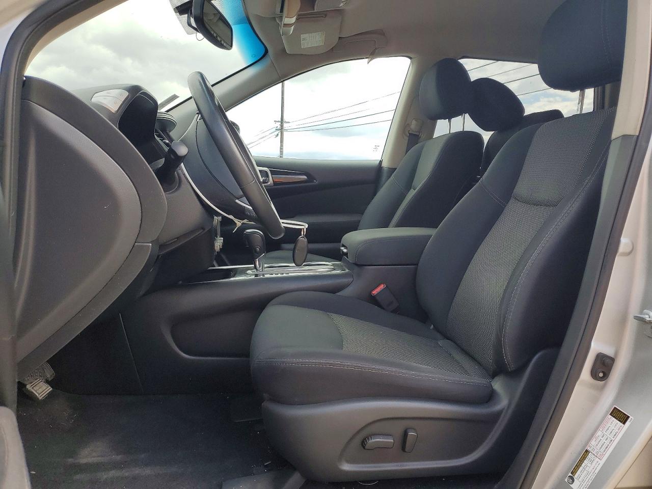 Nissan Pathfinder Sv