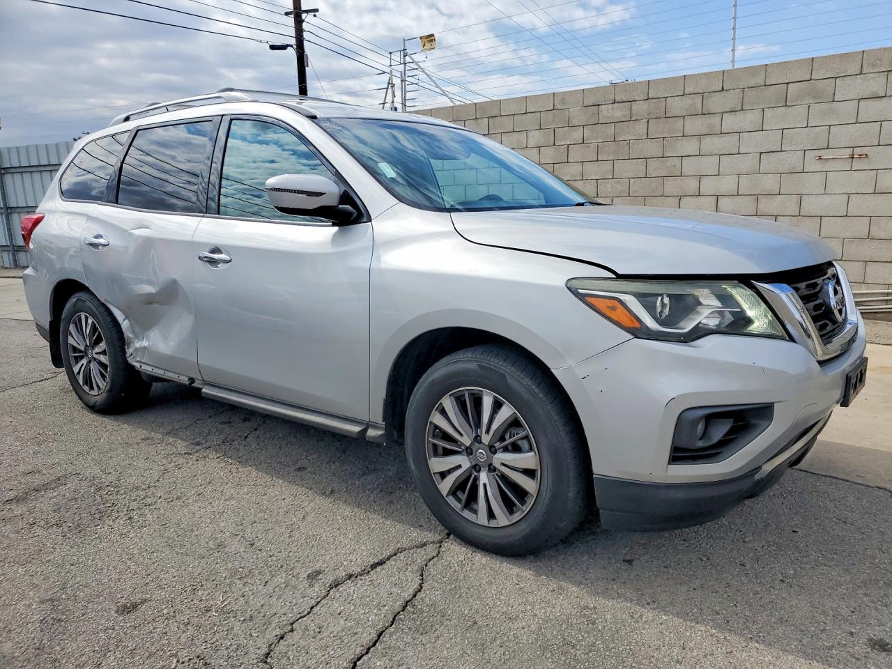 Nissan Pathfinder Sv