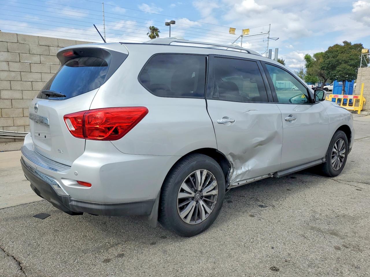 Nissan Pathfinder Sv