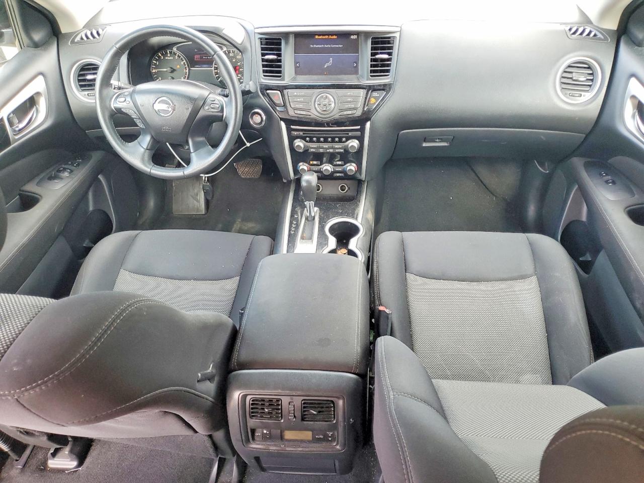 Nissan Pathfinder Sv