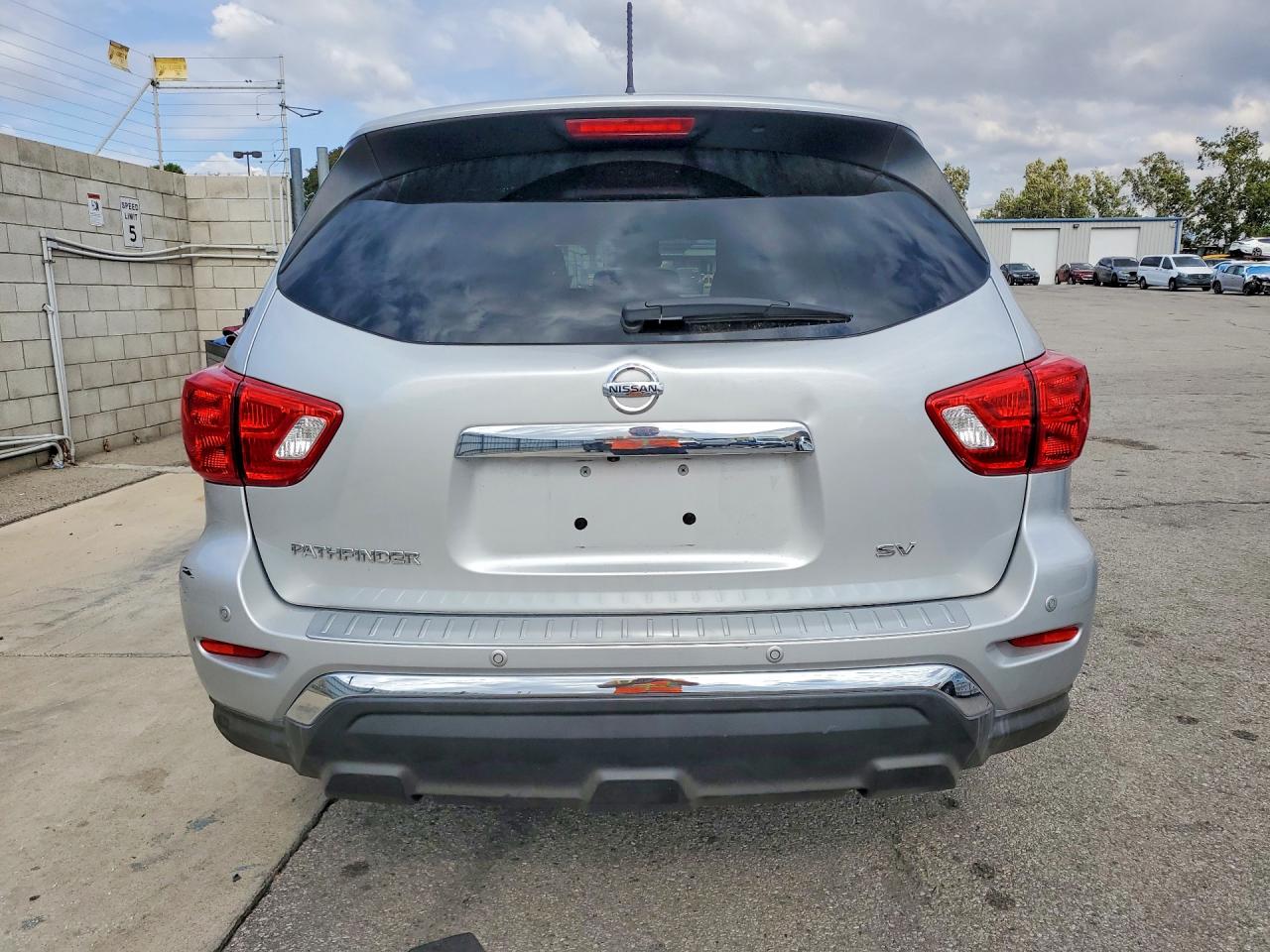 Nissan Pathfinder Sv