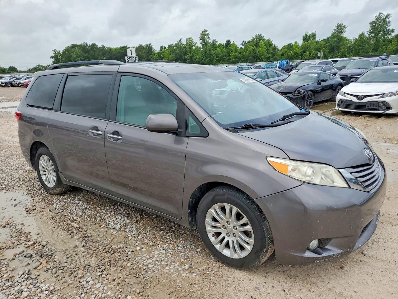 Toyota Sienna Xle 8-passenger
