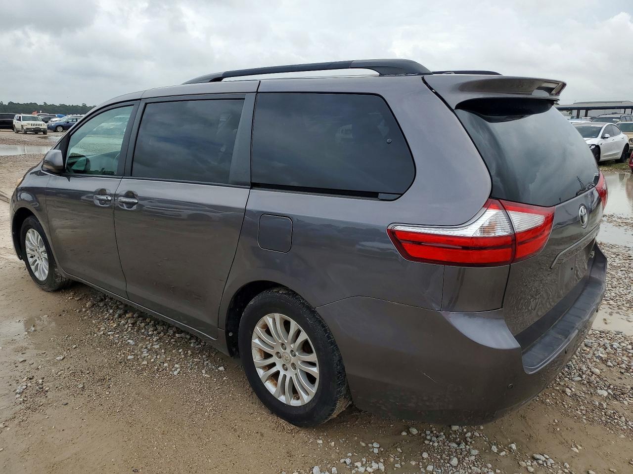 Toyota Sienna Xle 8-passenger