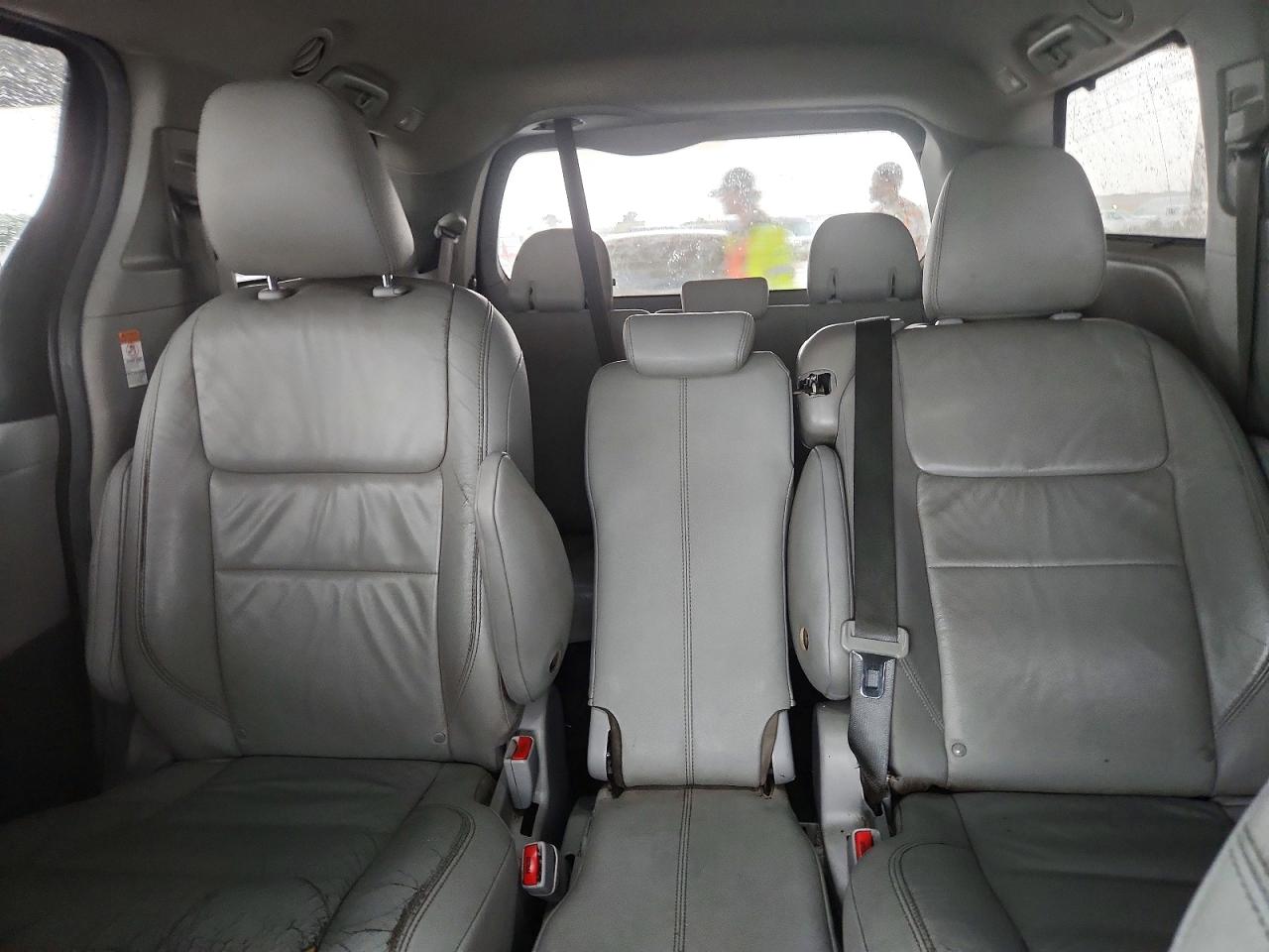 Toyota Sienna Xle 8-passenger