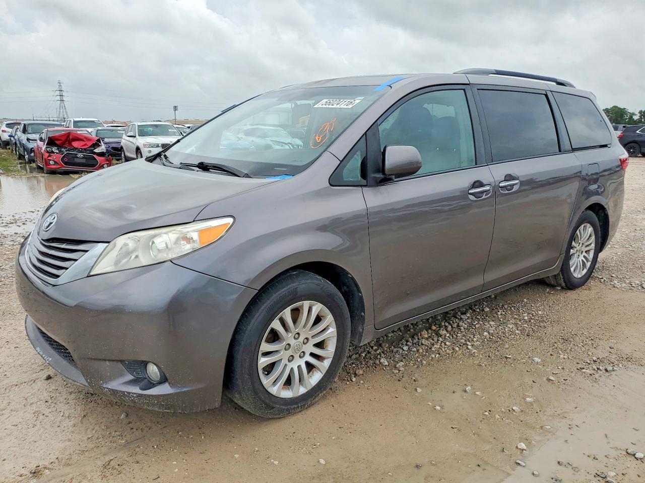 Salvage Toyota Sienna Image