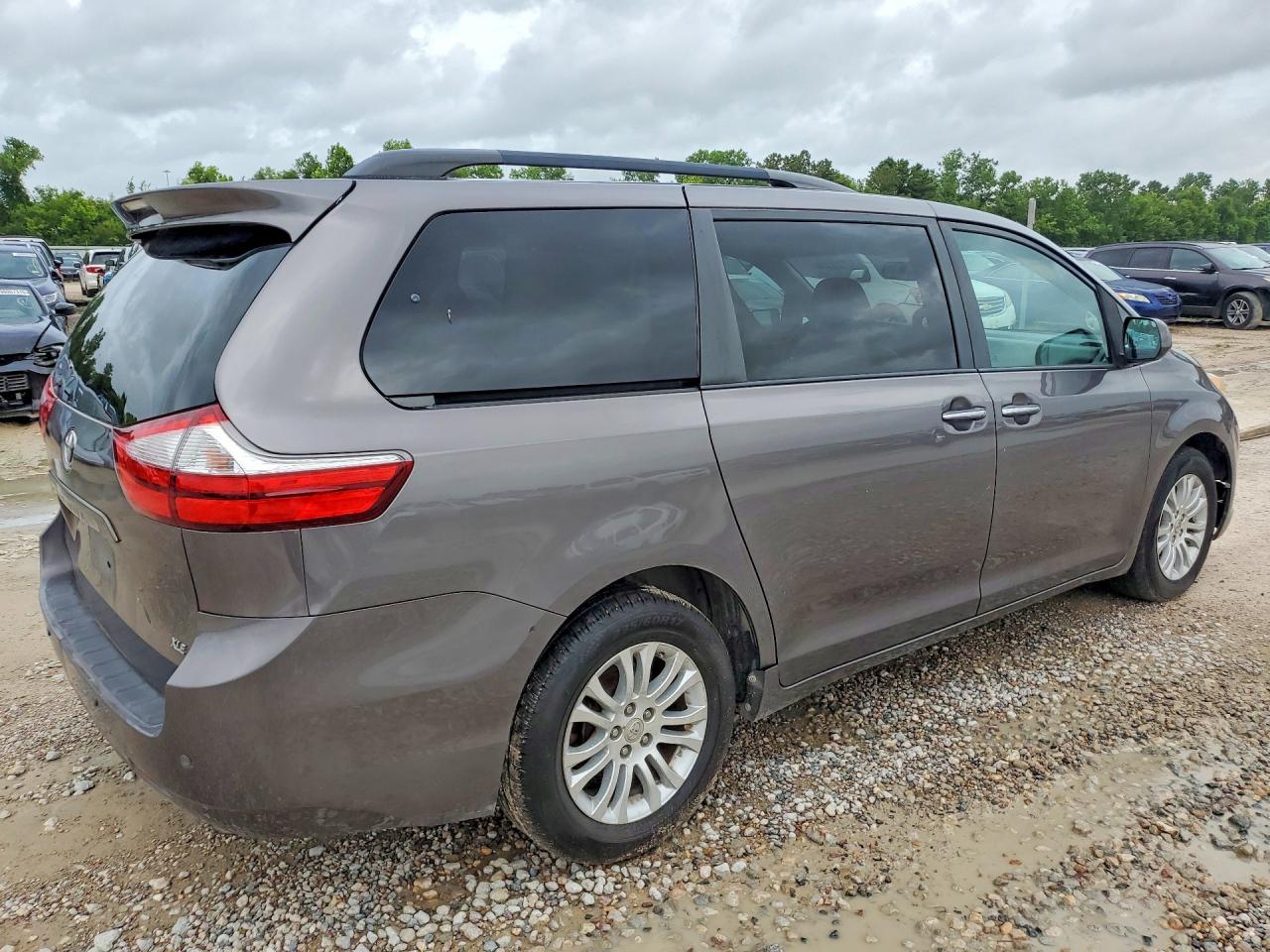 Toyota Sienna Xle 8-passenger