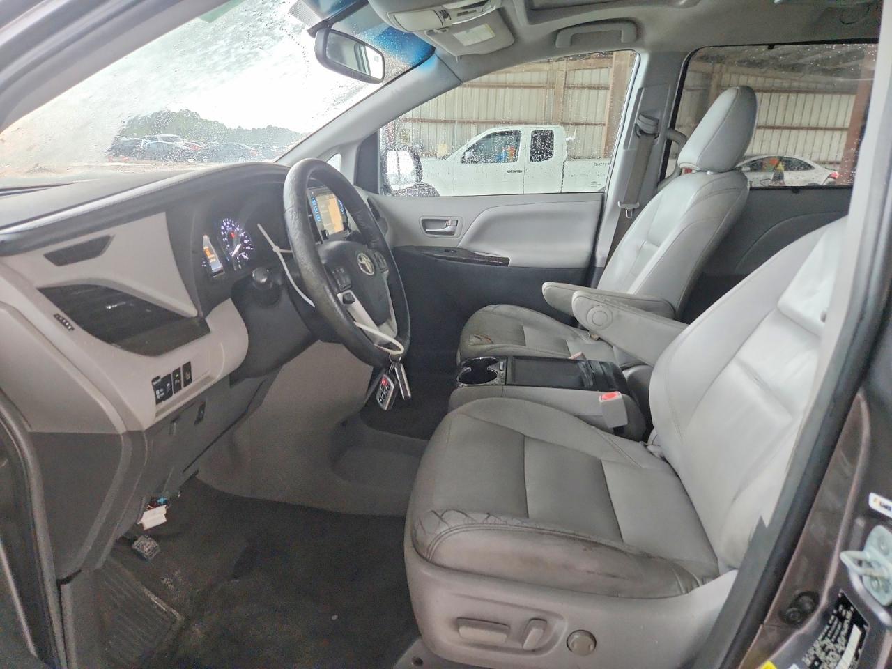 Toyota Sienna Xle 8-passenger