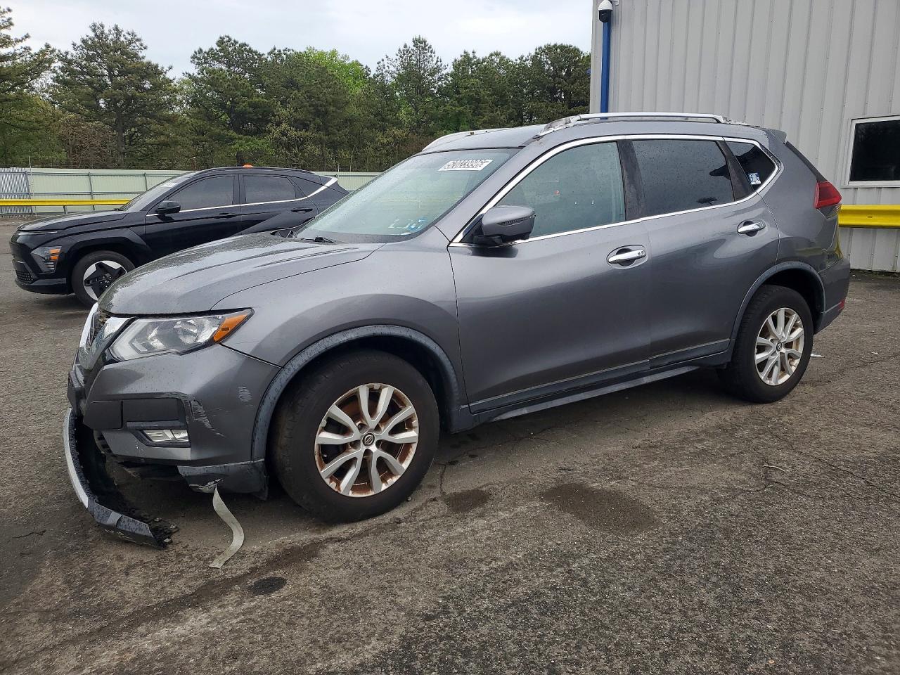 Salvage Nissan Rogue Image