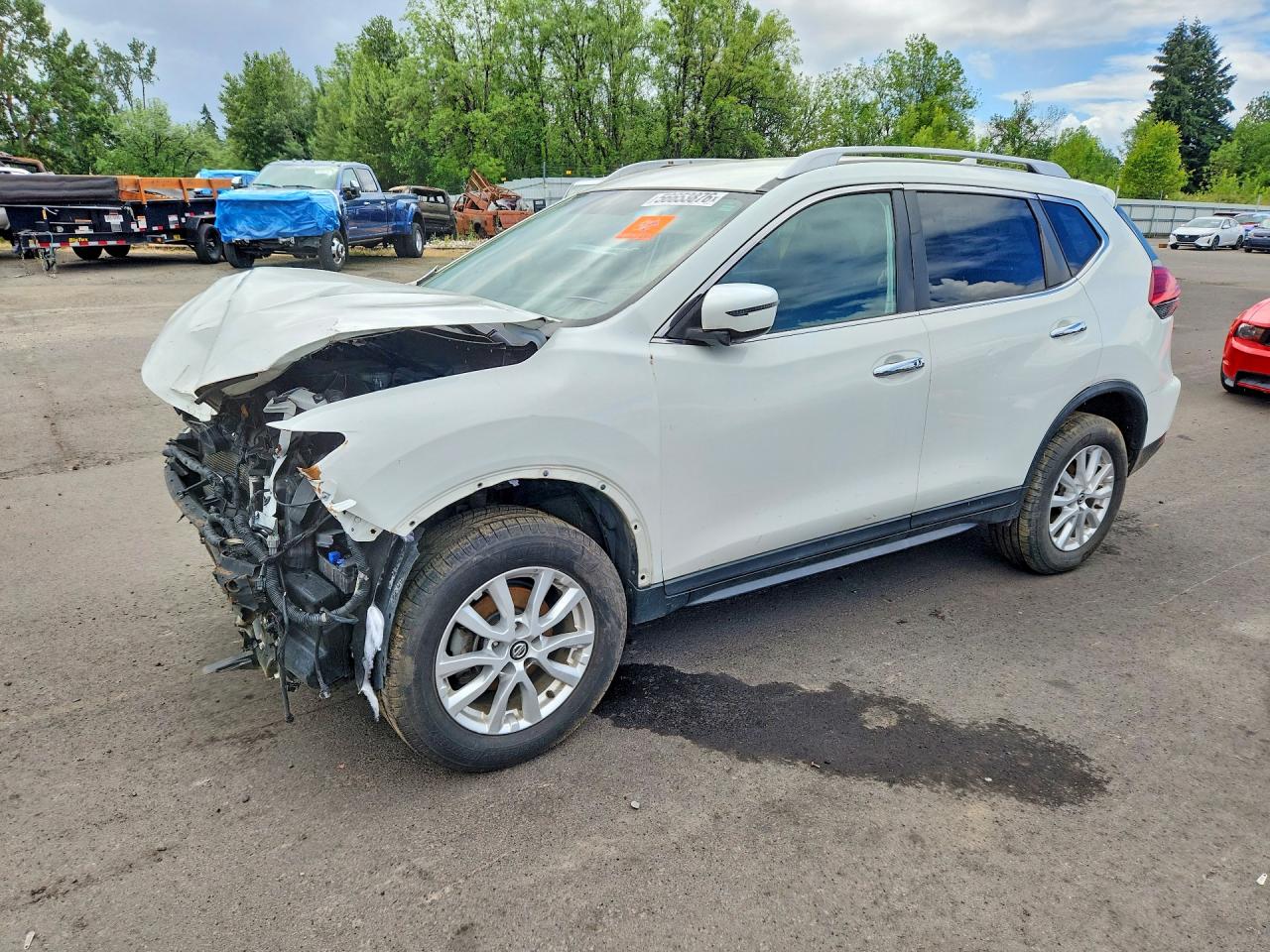 Salvage Nissan Rogue Image