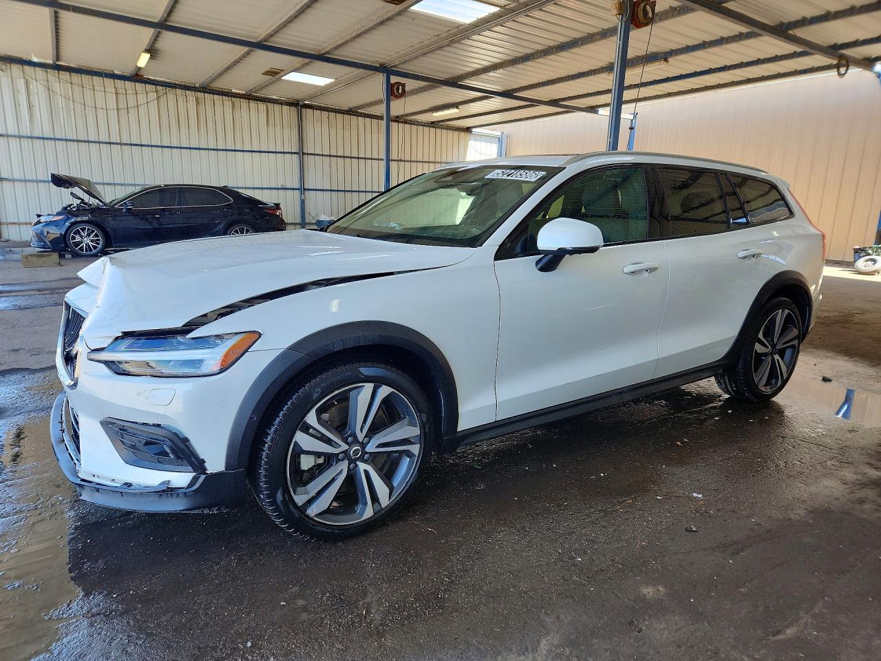 Salvage Volvo V60 Image