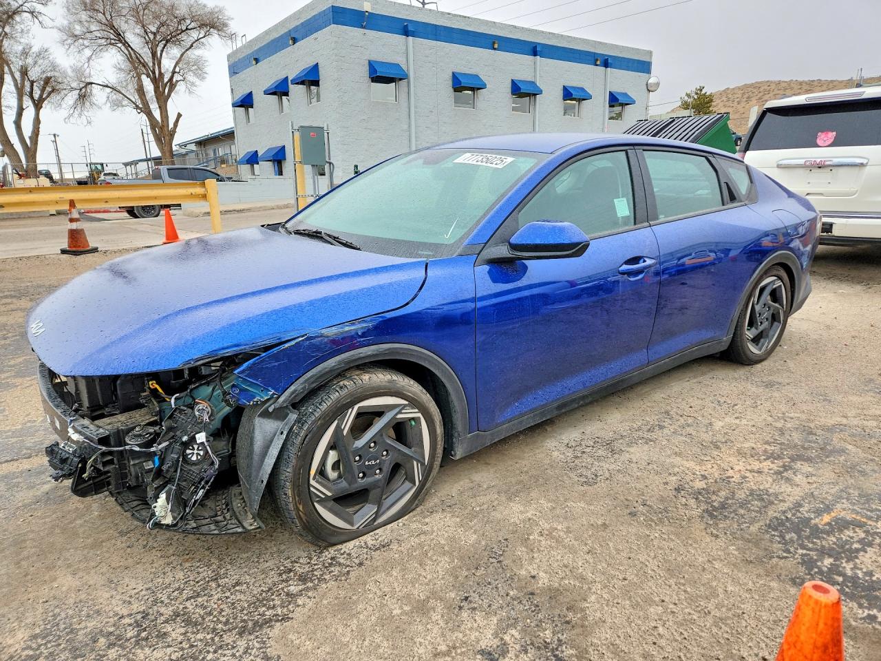 Salvage Kia K4 Ex Image