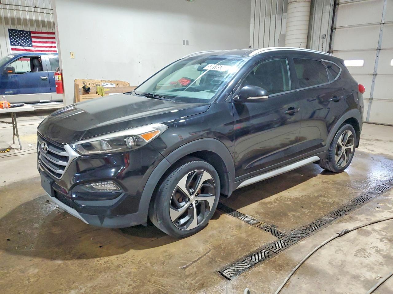 Salvage Hyundai TUCSON Image