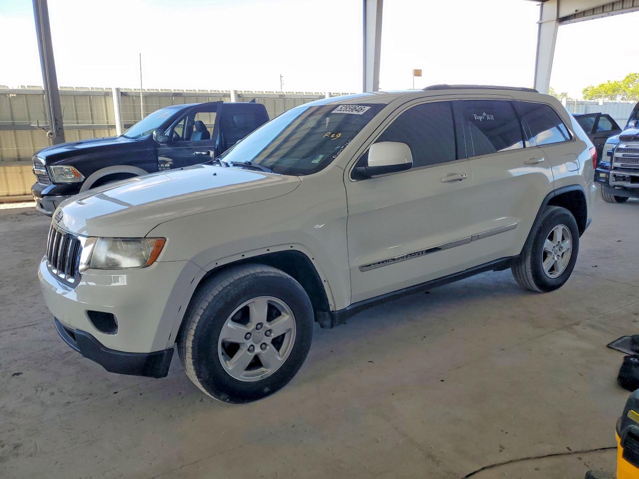 Salvage Jeep Cherokee Image