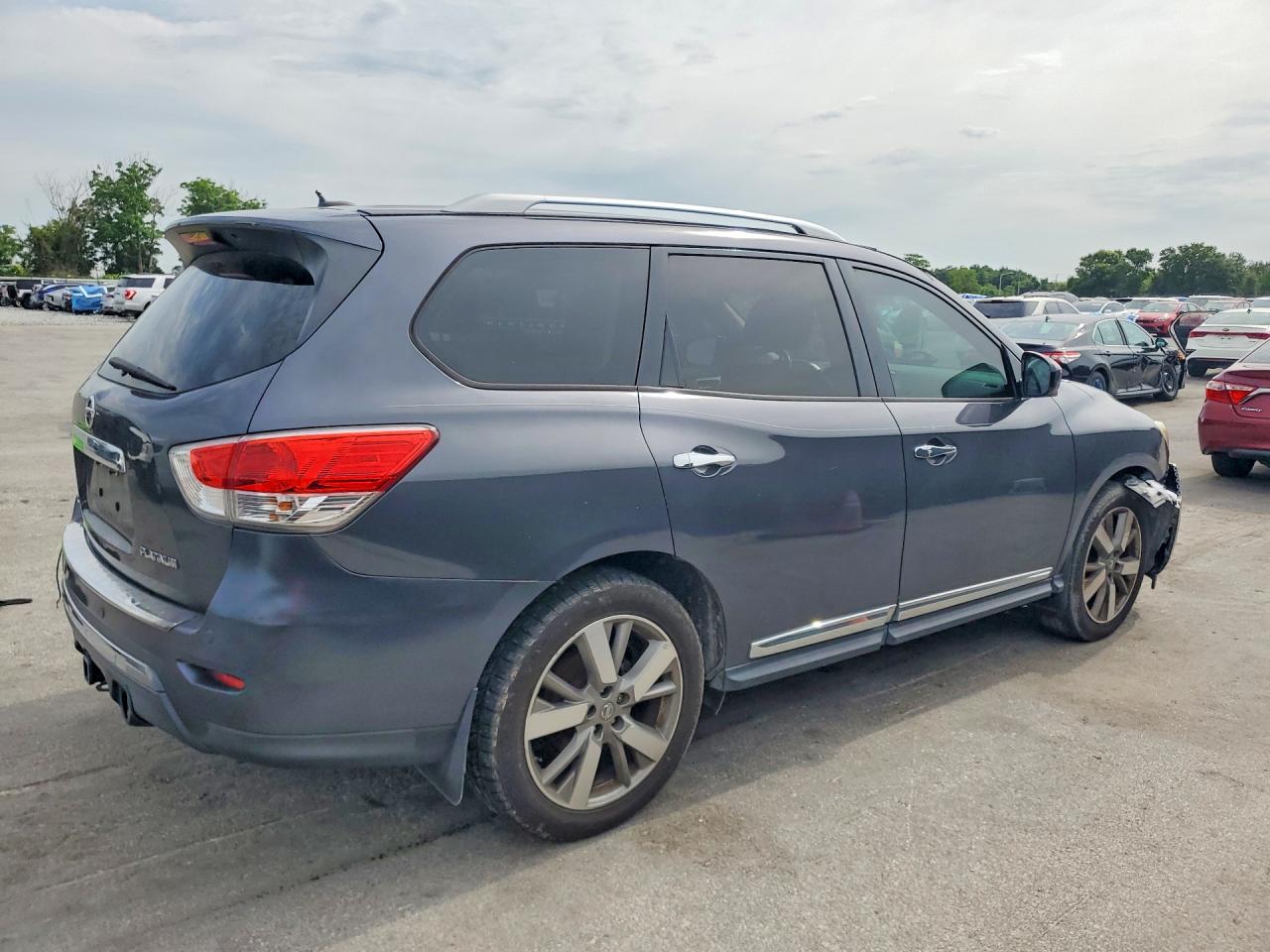 Nissan Pathfinder Platinum