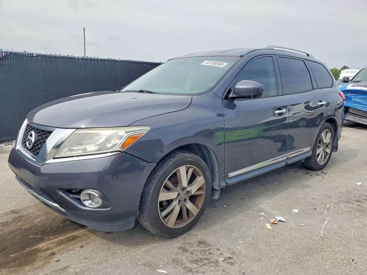 Salvage Nissan Pathfinder Image