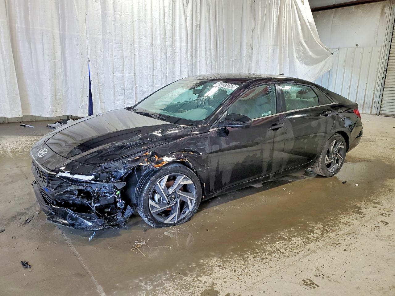 Salvage Hyundai ELANTRA Image