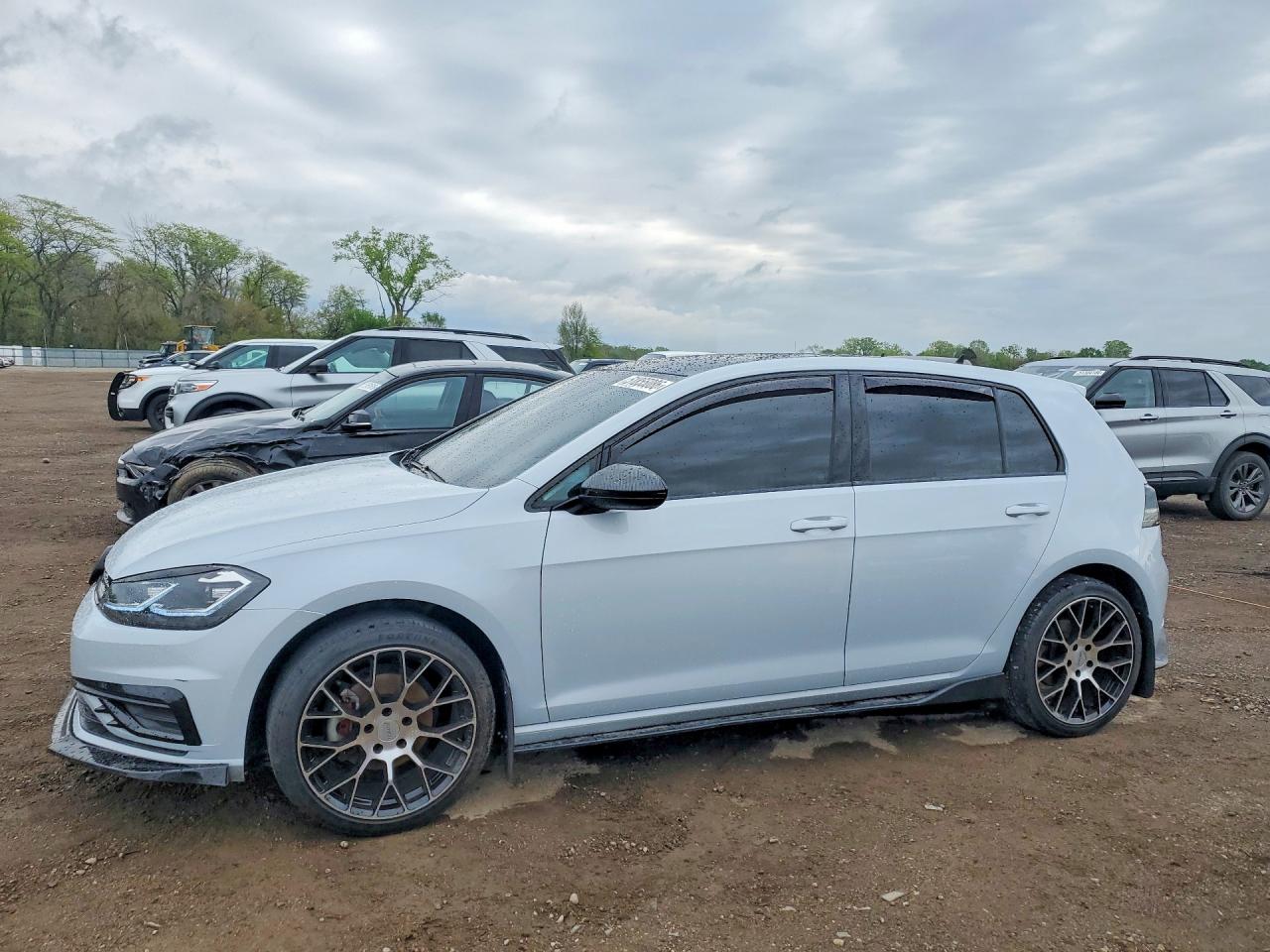 Salvage Volkswagen Golf Image