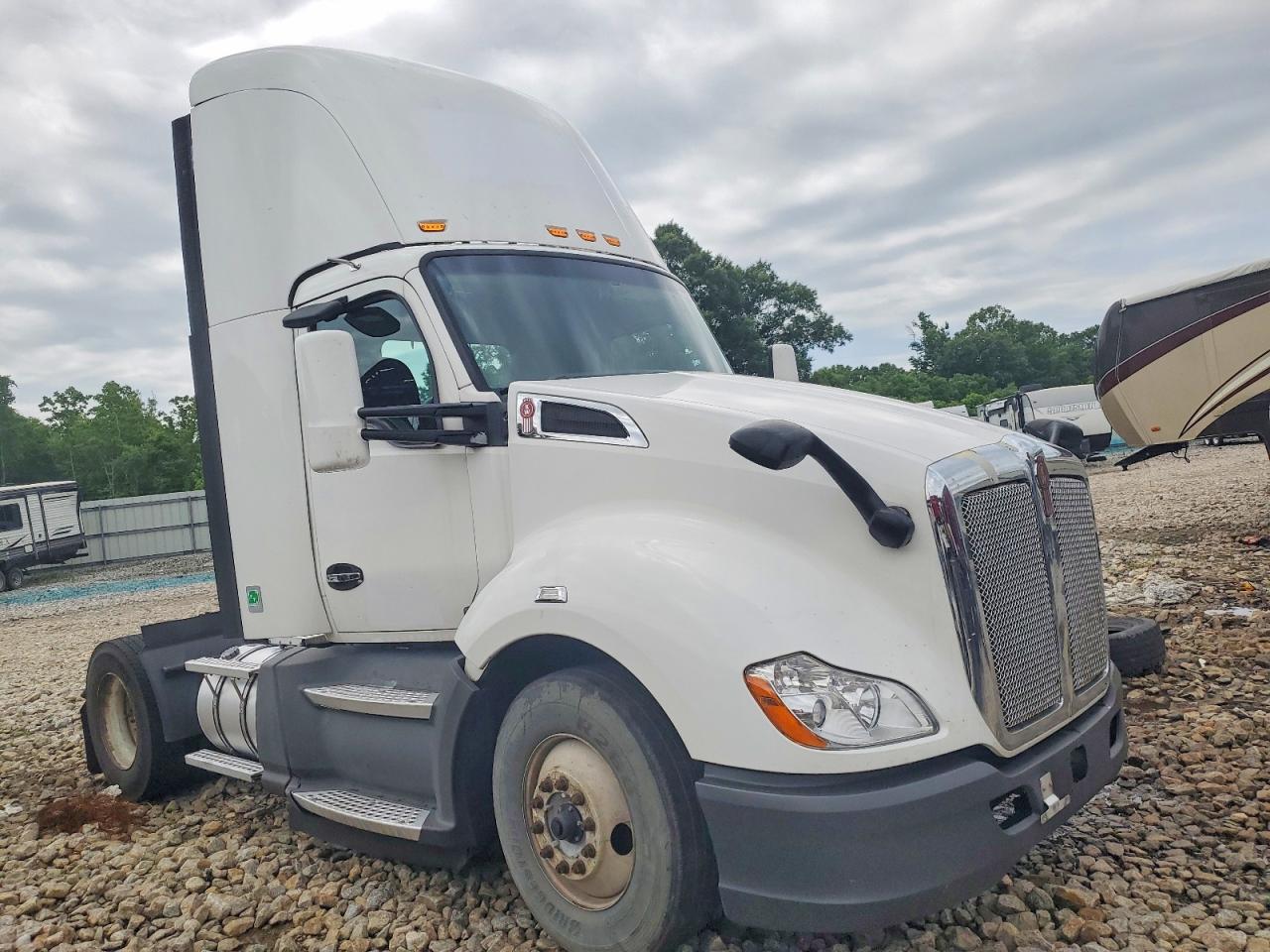 Salvage Kenworth T680 Image