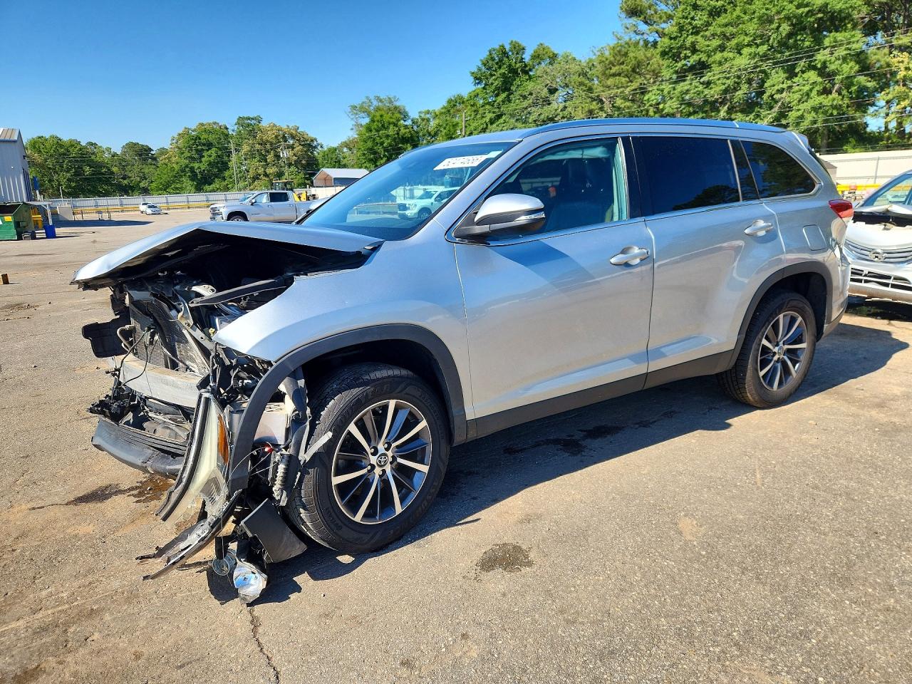 Salvage Toyota Highlander Image