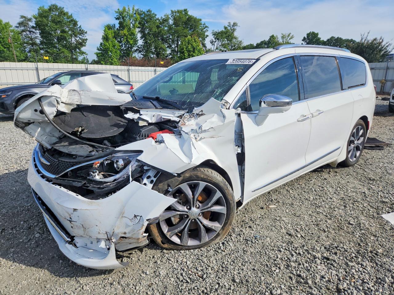 Salvage Chrysler Pacifica Image