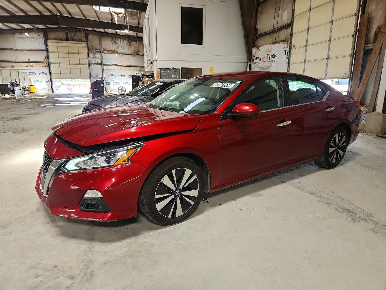 Salvage Nissan Altima Image