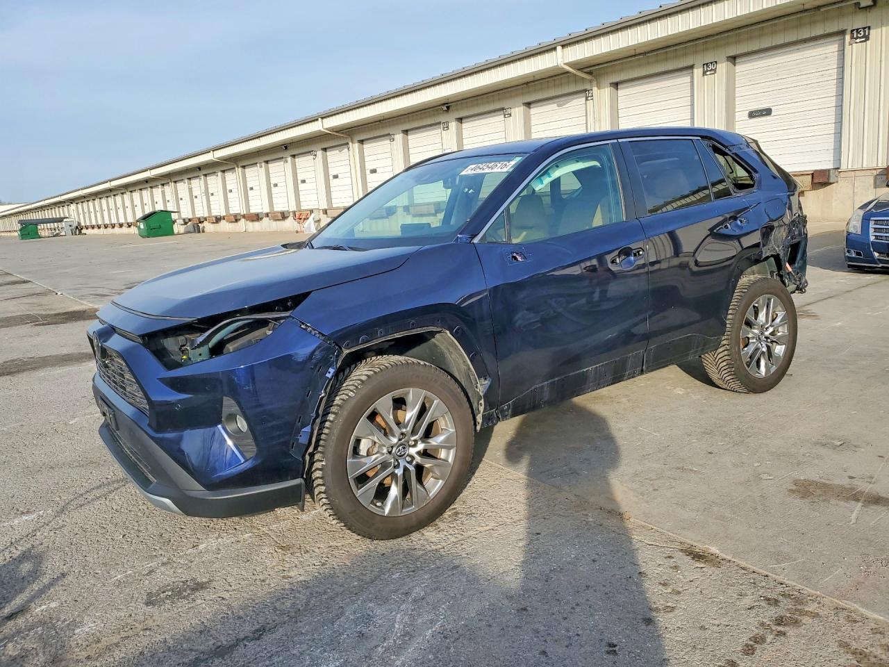Salvage Toyota RAV4 Image